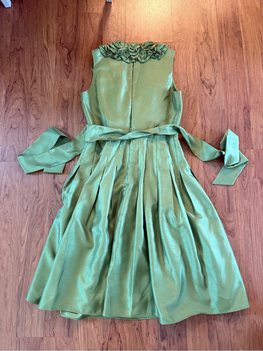 Jessica Howard Sage Green Ruffled V-Neck Pleated Cocktail Dress Wedding Formal - Picture 5 of 5